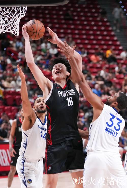 杨瀚森3分半失误1次，詹姆斯20+9+8难救主，开拓者轻松击败湖人